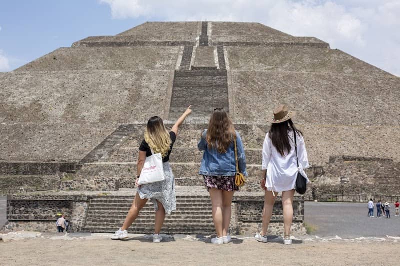 Greether is ideal for women travelers. Here in the Teotihuacan Pyramids in Mexico